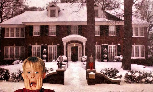 Kështu duket sot brenda shtëpia e Kevinit në filmin “Home Alone”