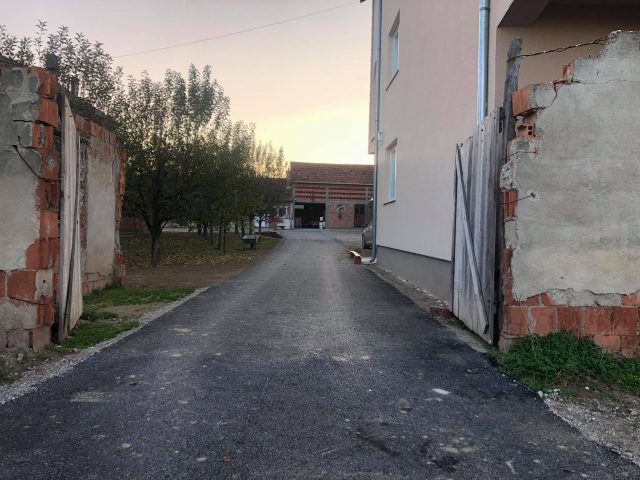Në Podujevë, qytetarëve iu shtrohet edhe oborri i shtëpive me asfalt