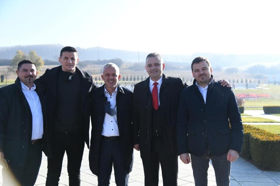 Shumë kampionë në një foto