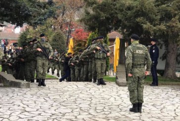 Ushtarët e FSK-së parakalojnë në rrugët e Rahovecit