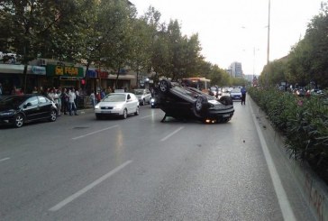 Aksident i rëndë trafiku, një i vdekur, dy të lënduar