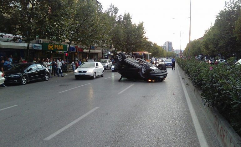 Aksident i rëndë trafiku, një i vdekur, dy të lënduar