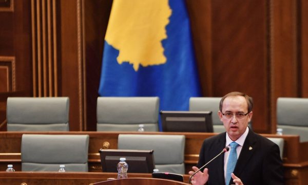Kryeministri sot raporton para deputetëve në dy interpelanca