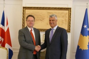 Ambasadori britanik në Kosovë: Ne e respektojmë dorëheqjen e presidentit Thaçi në interes të Kosovës