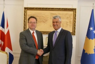 Ambasadori britanik në Kosovë: Ne e respektojmë dorëheqjen e presidentit Thaçi në interes të Kosovës