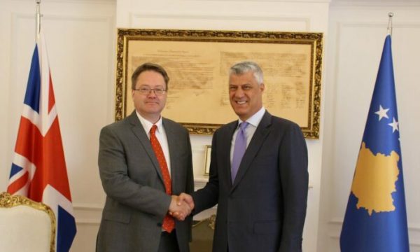 Ambasadori britanik në Kosovë: Ne e respektojmë dorëheqjen e presidentit Thaçi në interes të Kosovës