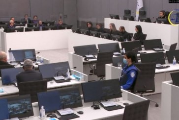 Thaçi i prangosur nga paraburgimi në sallën e gjyqit, Gjykatësi: S’mund të ketë trajtim special