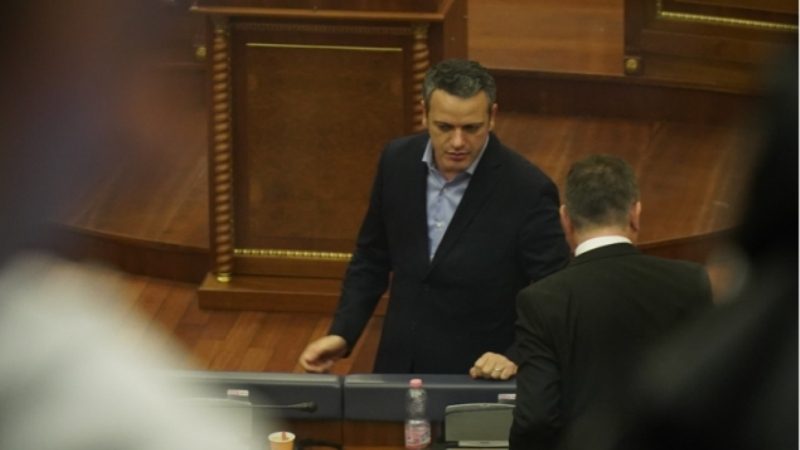 “Nuk është mirë me rrejt”: Gashi i ashpër me VV’në në Kuvend