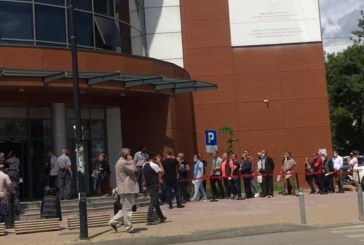 Digjet serveri në Agjencinë e Regjistrimit Civil, intervenojnë zjarrfikësit