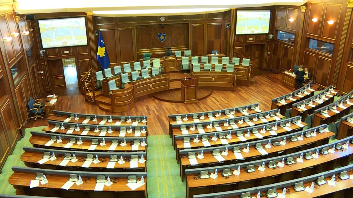 Deputeti lexon letrën e një nëne: Mbeta pa bukë e qumësht për fëmijët, s’paska ma vështirë