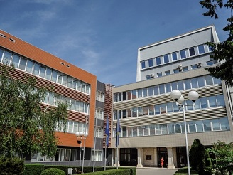 Kuvendi dhe Presidenca ndajnë nga 600 euro shtesë në paga për festat e fundvitit