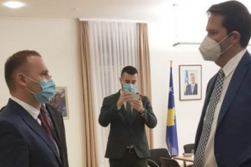 Eurodeputeti austriak publikon foto nga takimi me Zemajn e çmon lartë kontributin e tij në luftën anti-covid