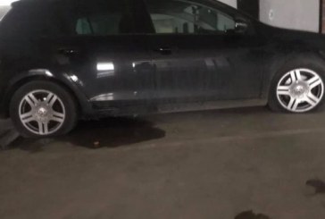 Deputetit të LDK-së ia shpërthejnë me thikë gomat e veturës, thotë se s’ka probleme me askënd
