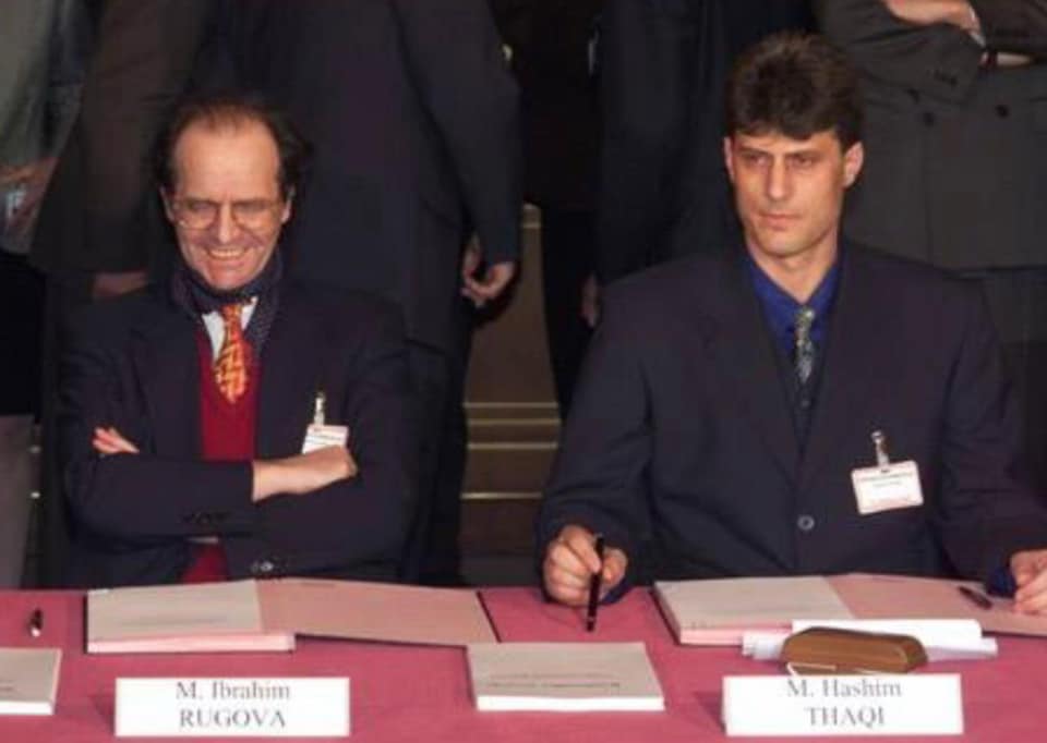 Edi Rama publikon foto epike të Rugovës bashkë me Thaçin nën moton “Liria ka emër”