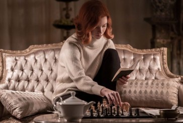 Seriali që po ndikon edhe në jetën reale: “The Queen’s Gambit” po kthen sytë e njerëzimit kah libri dhe shahu