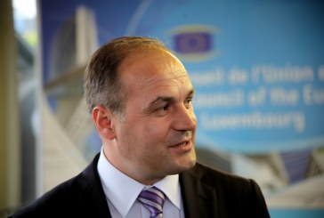 PDK sfidon Kurtin: Sjelli 40 nënshkrime në Kuvend, e rrëzojmë Hotin