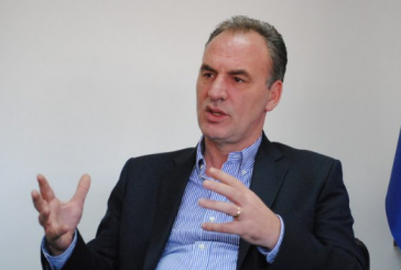 Limaj: Hoti nuk u konsultua me partnerët e koalicionit për shkarkimin e drejtorit të AKI’së, mora vesh nga mediat