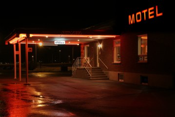 Flet 21-vjeçarja për momentin kritik në motel me 61-vjeçarin: Nuk shkova me të për para