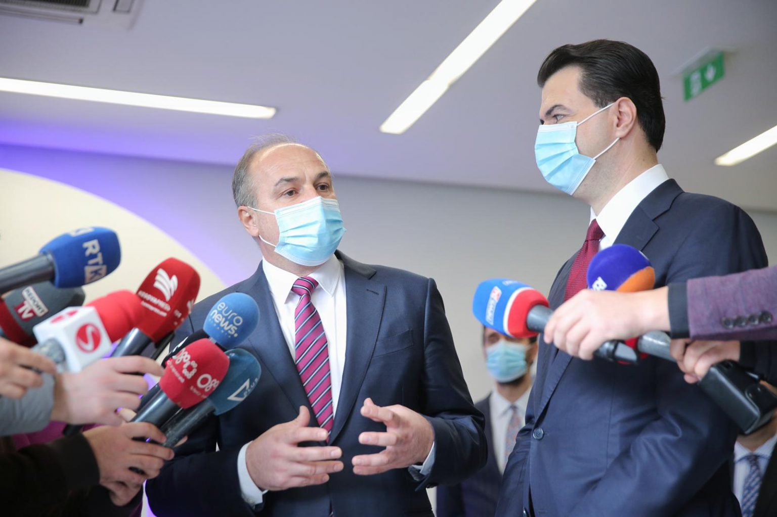 Hoxhaj pas takimit me Bashën: Shqipëria dhe Kosova me zë unik në mbrojtje të luftës së UÇK-së