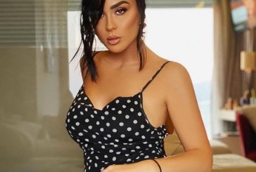 Xhensila realizon foto ku duket tëheqëse