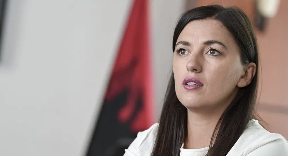 Glauk Konjufca nuk e përjashton koalicionin me PDK’në, Albulena Haxhiu nuk pajtohet me të