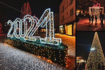Sheshi i Pejës dekorohet nga kompania Devolli, VV  ngre dyshime