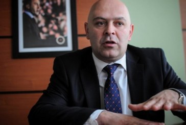 Gjini thotë se AAK më së paku i merr 14 deputetë në zgjedhjet e ardhshme