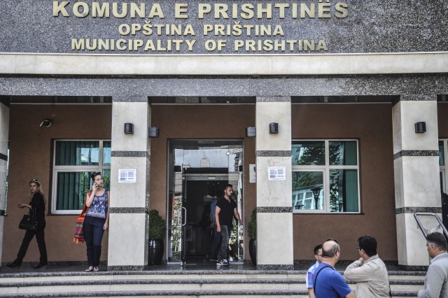 Të infektuarit me Covid-19 nga e hëna mund të aplikojnë për 50 dhe 100 euro në Komunën e Prishtinës