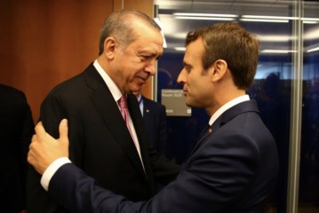Erdogan vs Macron: Një përplasje ideologjike, apo një garë gjeopolitike?
