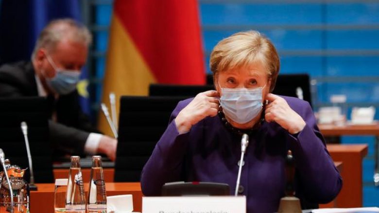 COVID-19, Merkel sheh dritë në fund të tunelit