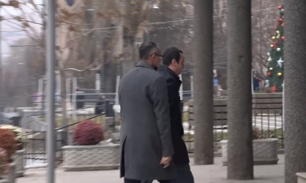 Fillon takimi në mes Kurtit dhe Vjosa Osmanit