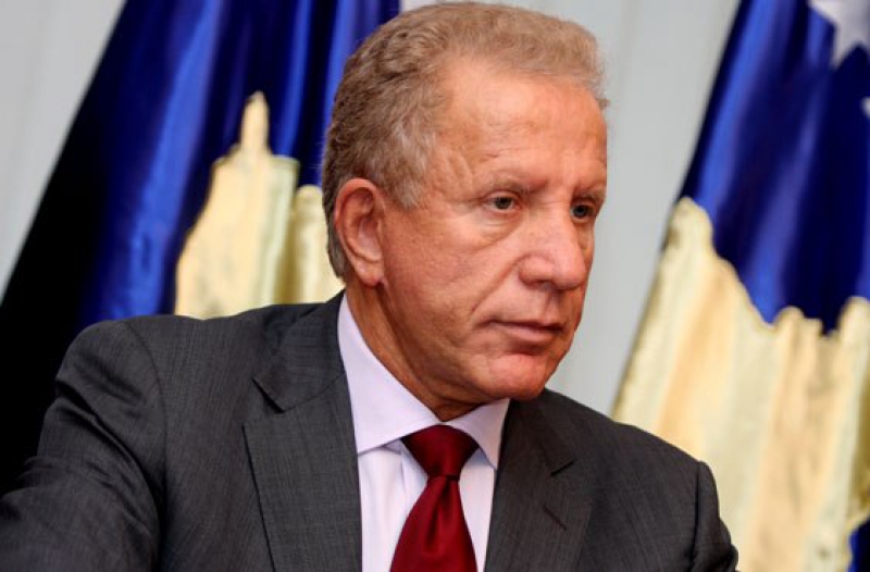 Faqet se Pacolli po shpërndan para, lajmërohet ky i fundit