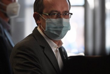 Avdullah Hoti nuk ka informata se si kanë hy vaksinat në Kosovë