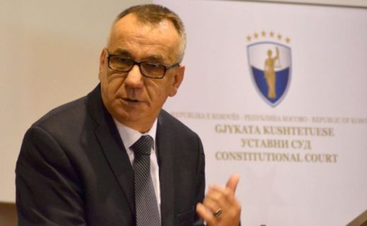Enver Hasani: Albin Kurti mund të kandidojë për kryeministër, por jo edhe për deputet