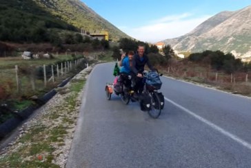 Nga Shtutgarti në Vlorë me biçikletë, çifti gjerman: Krishtlindjet do i kalojmë në Shqipëri