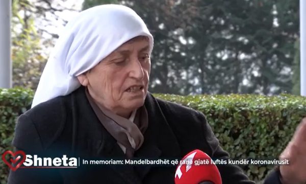 Nëna e doktorit të ndjerë rrëfen momentet e fundit të jetës së birit, që humbi jetën nga COVID-19