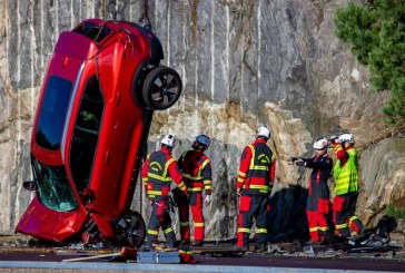 Pse Volvo hodhi dhjetë vetura të reja nga një lartësi prej 30 metrash?