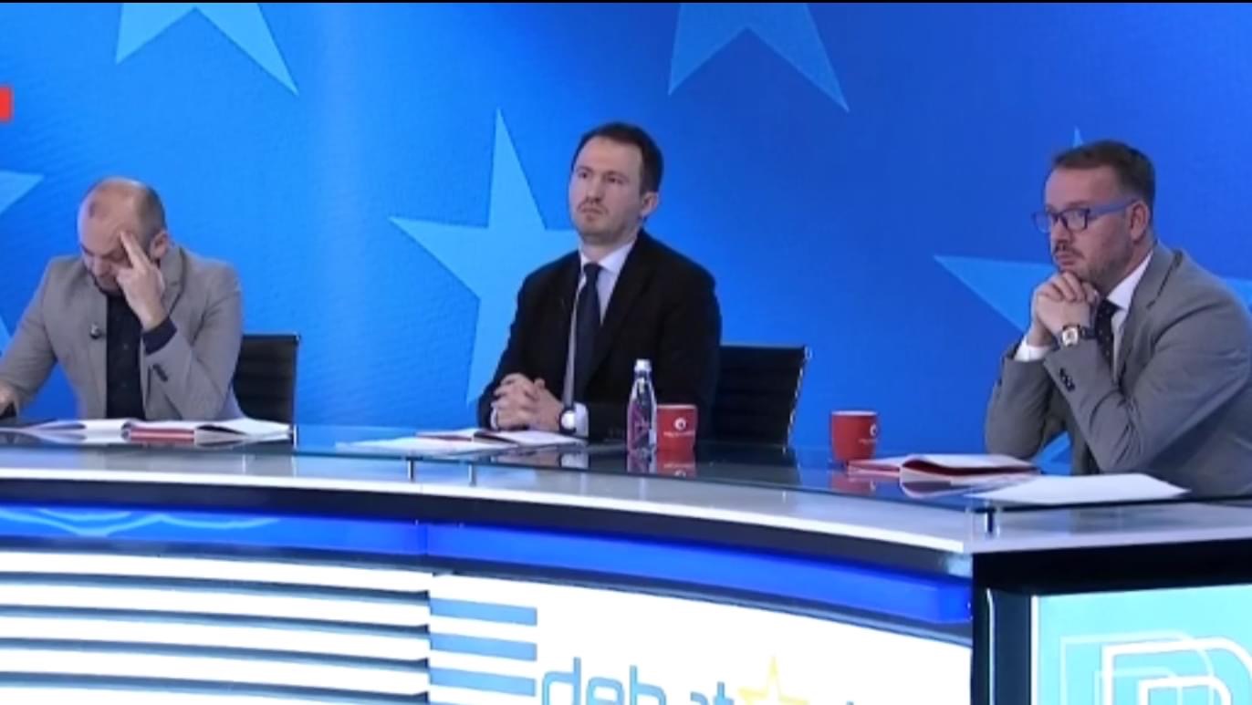 Analistët nuk i besojnë sondazhit të Armend Mujës