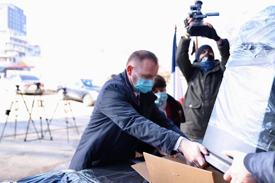 Franca dhuron pajisje mjekësore, Zemaj edhe pse ministër i bartë vetë