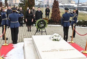 Osmani e Kurti bëjnë homazhe te varri i ish-presidentit Rugova