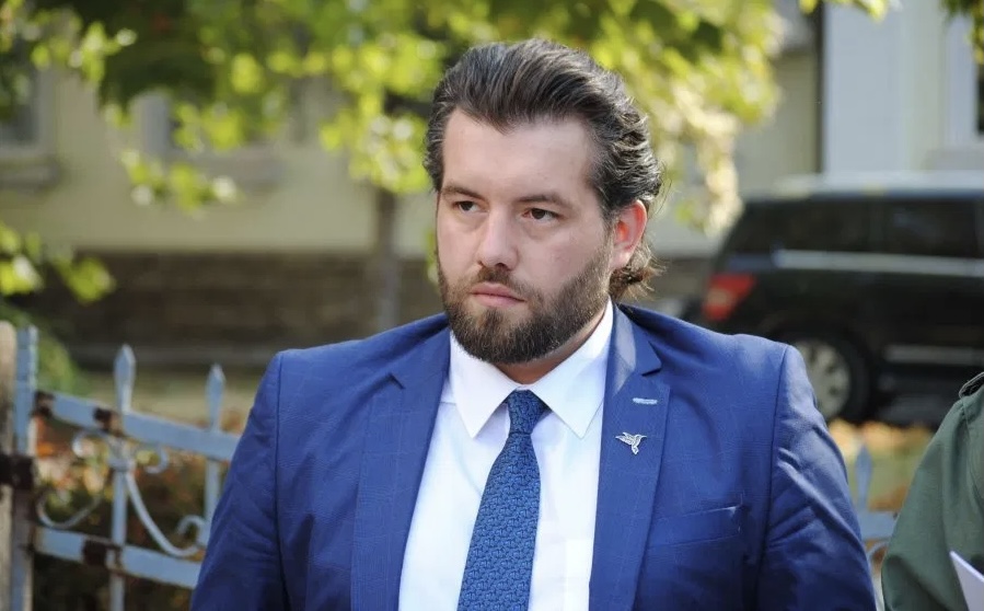 Rron Gjinovci: Do të votoj për Vjosa Osmanin