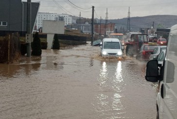 Kosova në kaos, gati të gjitha rrugët e bllokuara nga vërshimet