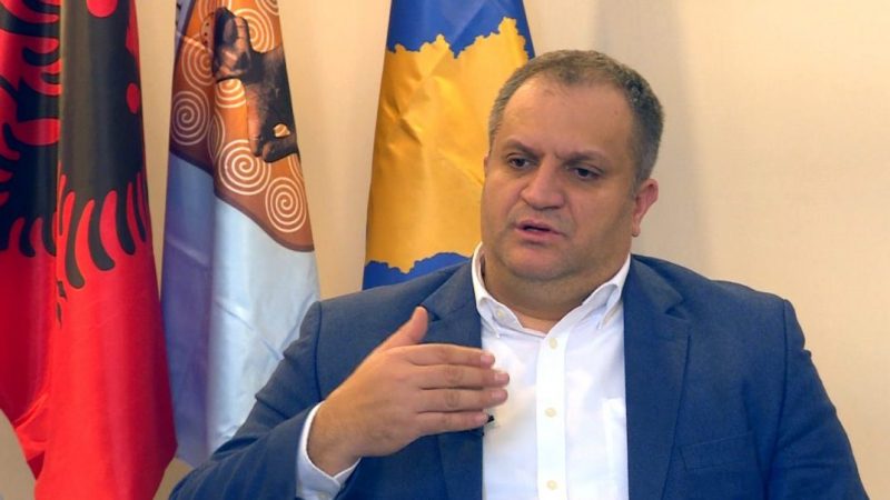 Ahmeti: Nuk ka gjasa që Vjosa Osmani të jetë bartëse e listës së VV’së