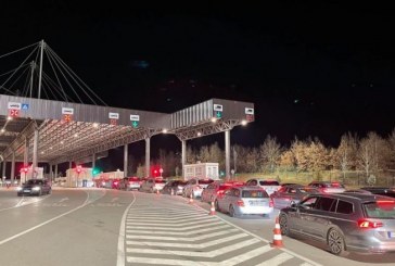 Bashkatdhetarët kthehen nga Kosova, kolona deri në 300 metra në Merdare