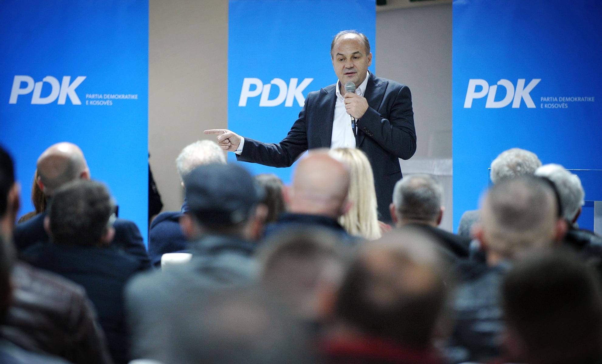 Hoxhaj thotë se gara në zgjedhje është mes PDK e VV: Ftoj Kurtin në pesë debate televizive