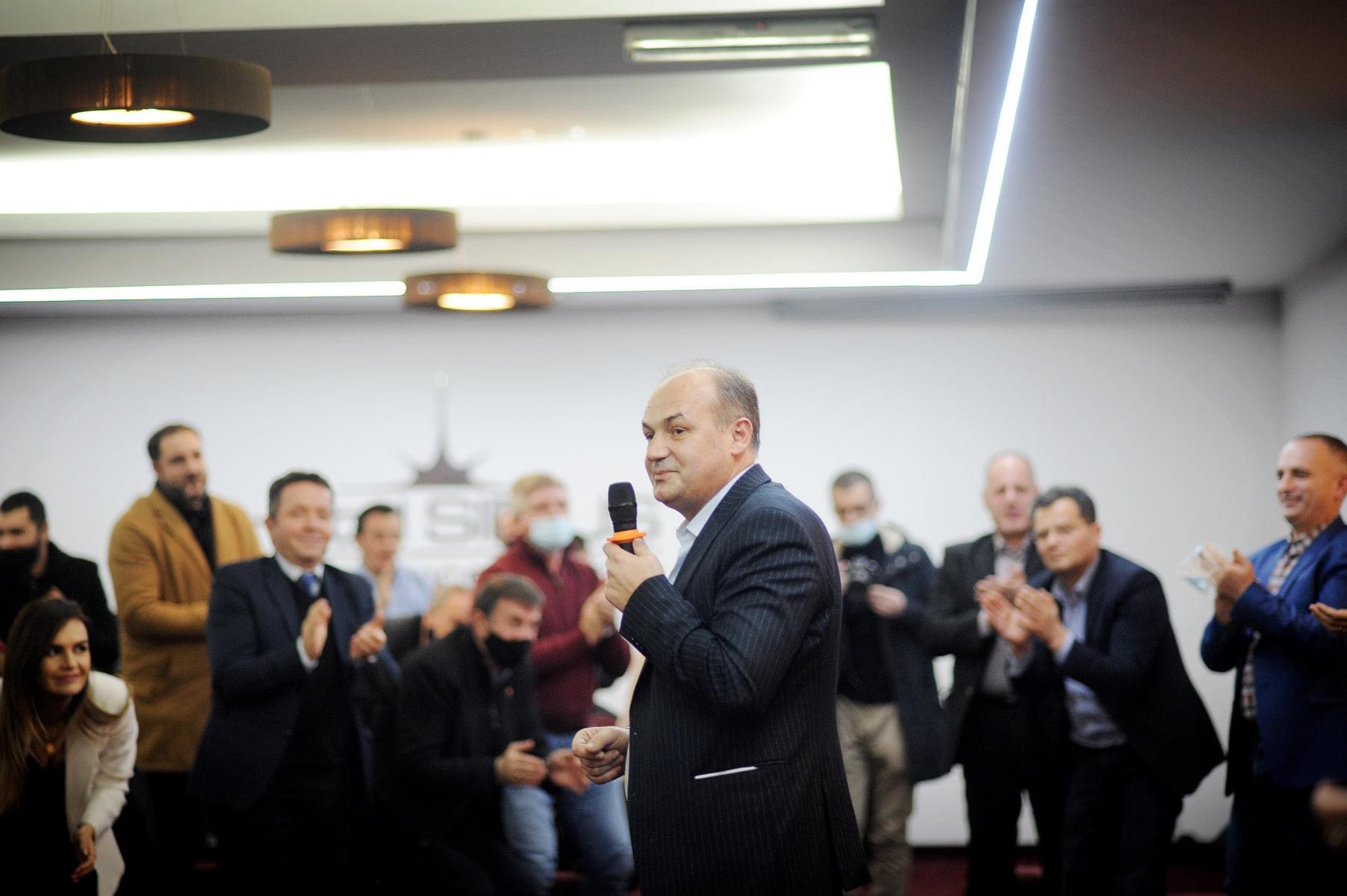 Hoxhaj për Kurtin e Haradinajn: Nuk mund të kemi kryeministra që prishin punë me Evropën e Amerikën