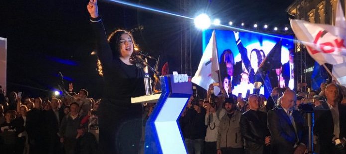 A mund të bëjë fushatë Vjosa Osmani si u.d. e Presidentit, tregon Enver Hasani