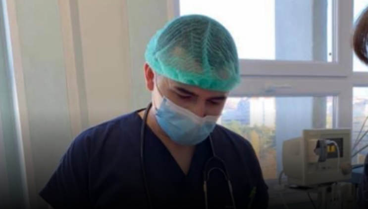 Flet anesteziologu që u sulmua në QKUK: Shkova për të ndihmuar pacientin, sapo hyra në dhomë u godita