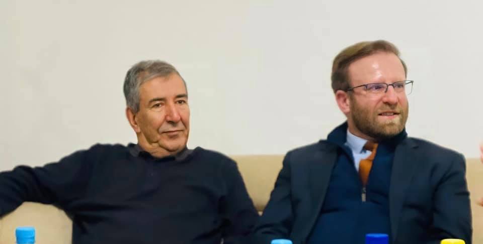 Haki Abazi dikur akuzonte VV-në për vrasjen e Astrit Deharit, sot bën fushatë në emër të tij