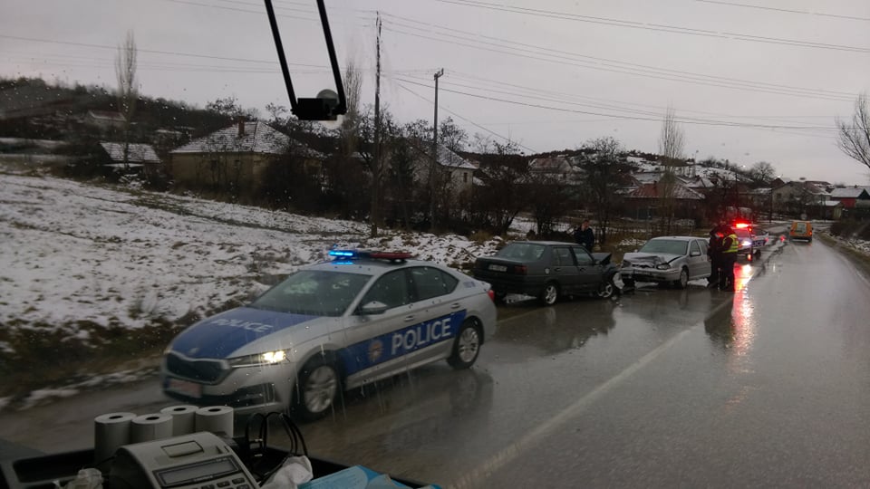 Mëngjesi nis me aksidente, makinat përplasen ndërmjet vete në Graçanicë